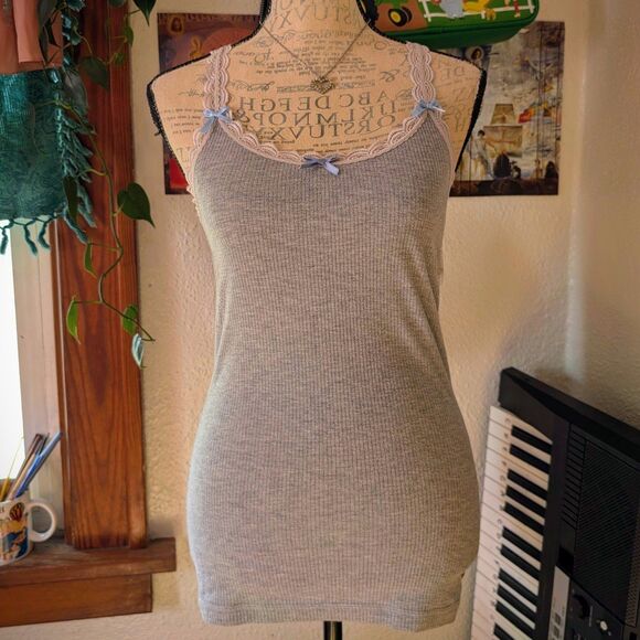 Hollister Y2K Lace Trim Gray Ribbed Soft Cami - Picture 2 of 5
